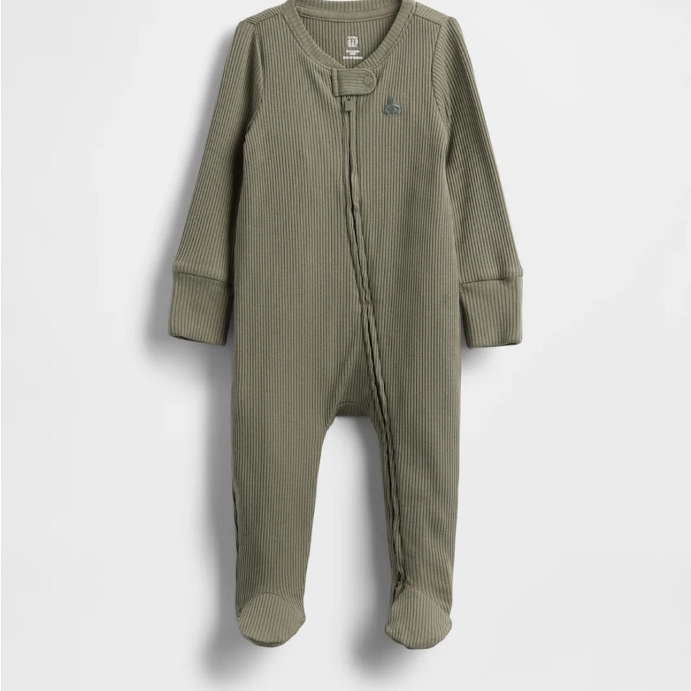 🦋 3/$15 Baby Gap Footed One Piece in Peach